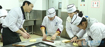 西點(diǎn)學(xué)員上課花絮(圖42)