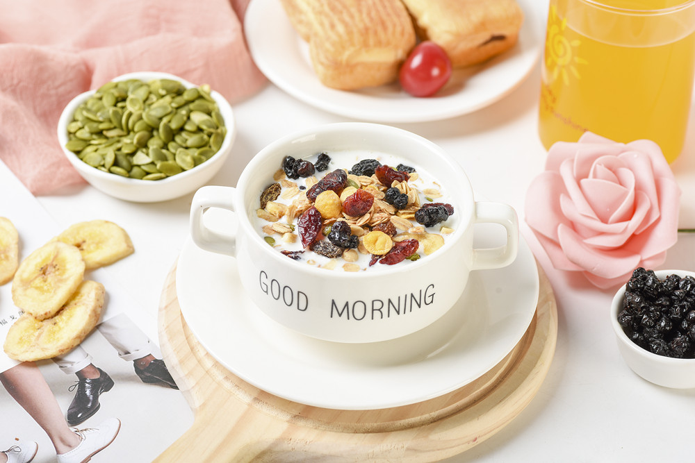 幼兒每餐進(jìn)食 不宜超過(guò)30分鐘 字體: 小 中 大 分享到:(圖1) 攝圖網(wǎng)_501554164_烘焙堅(jiān)果水果(企業(yè)商用)_副本.jpg