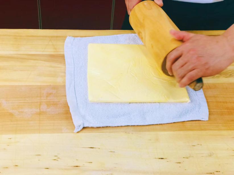 年輕人最愛的網(wǎng)紅店爆款，酥到掉渣的“蝴蝶酥”