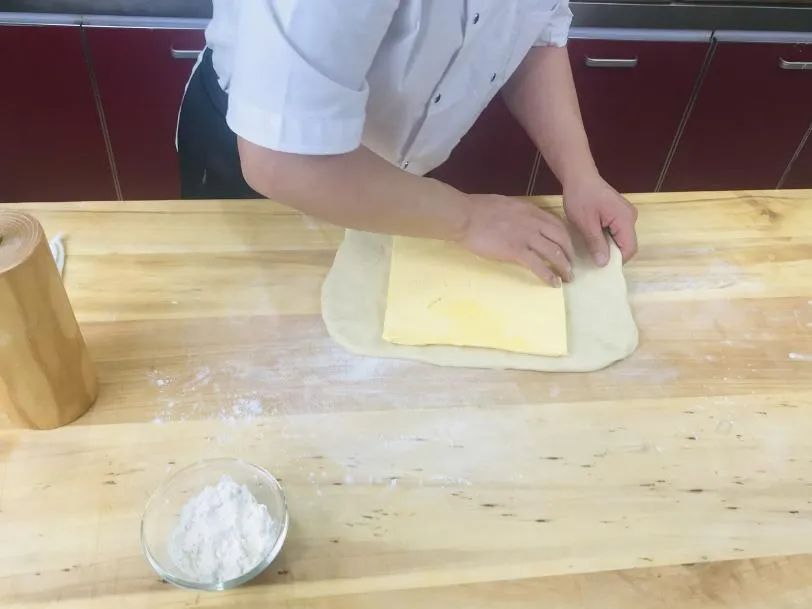 年輕人最愛的網(wǎng)紅店爆款，酥到掉渣的“蝴蝶酥”