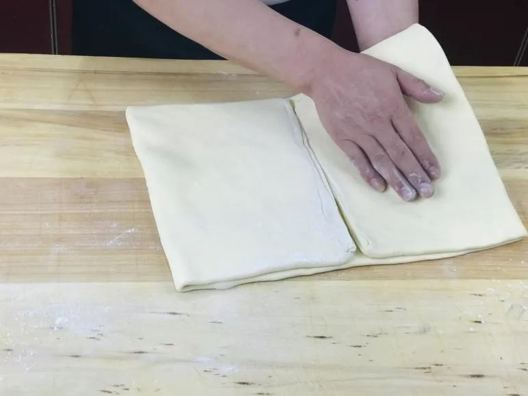 年輕人最愛的網(wǎng)紅店爆款，酥到掉渣的“蝴蝶酥”