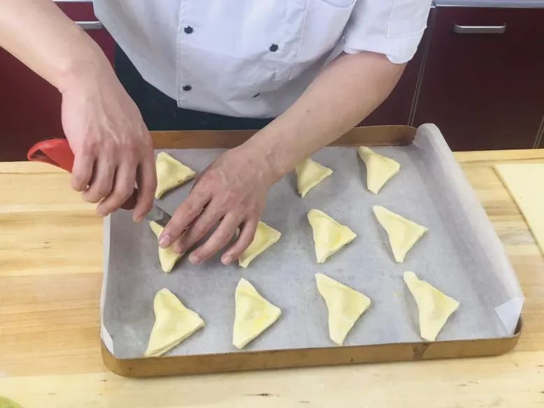 年輕人最愛的網(wǎng)紅店爆款，酥到掉渣的“蝴蝶酥”