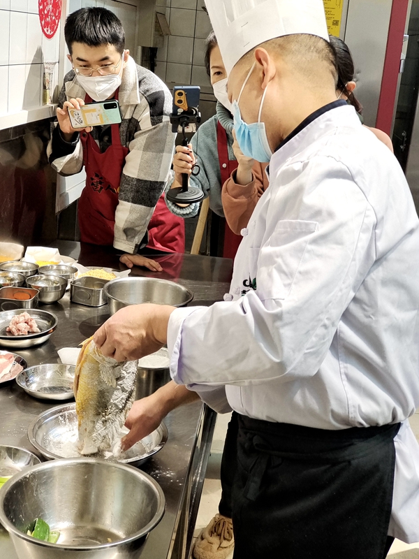 經(jīng)典年夜飯體驗活動圓滿結(jié)束(圖1) 微信圖片_202301081133405.jpg