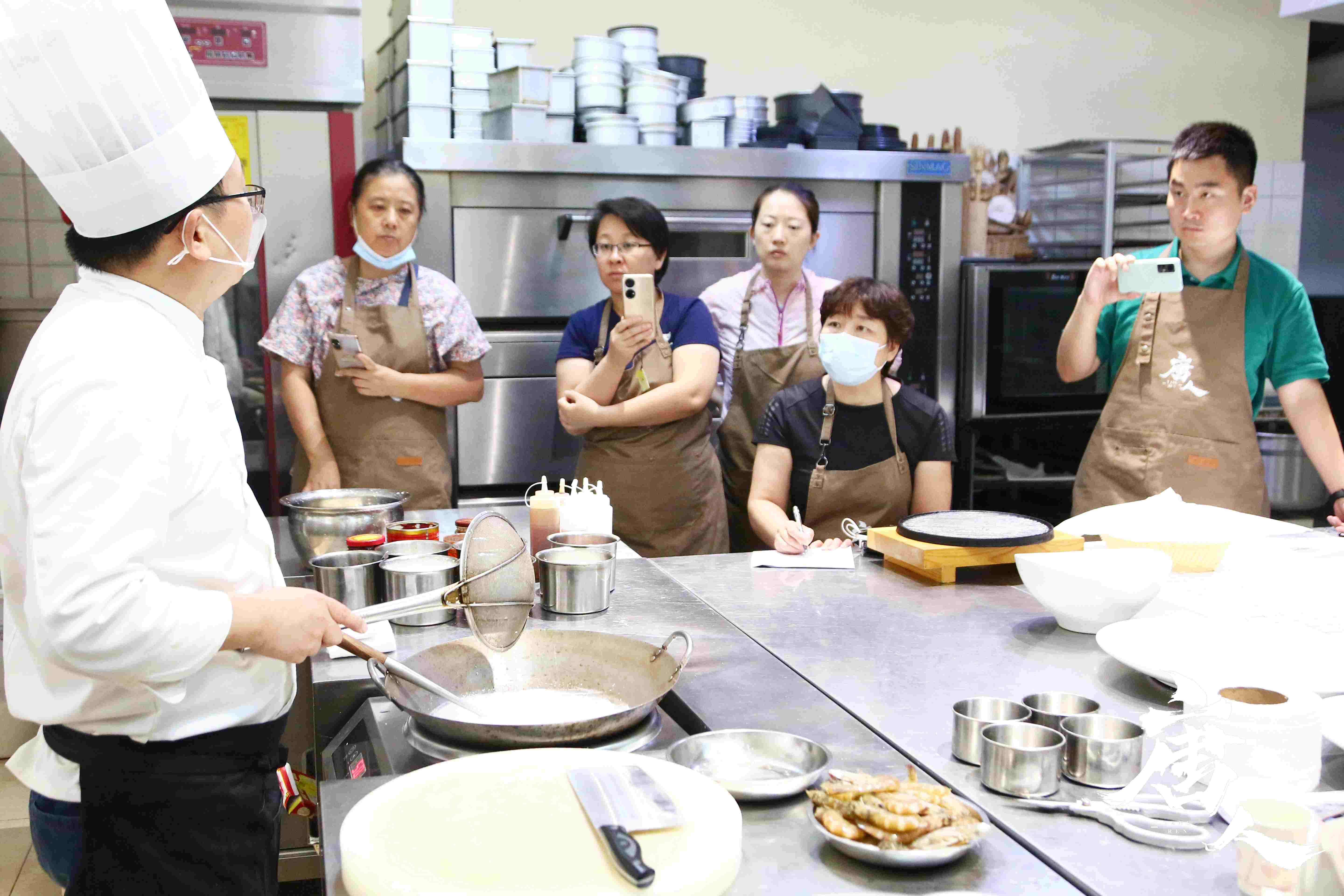 “中秋圓宴飯”活動(dòng)圓滿完成(圖1) 微信圖片_20230918111938.jpg